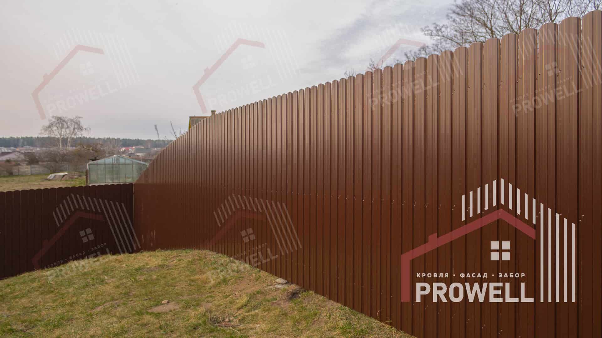 Монтаж забора из металлического штакетника 